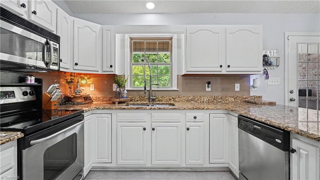 Stick/Site Built at 504 Evergreen Trail, Thomasville NC 27360, photo 13 of 40