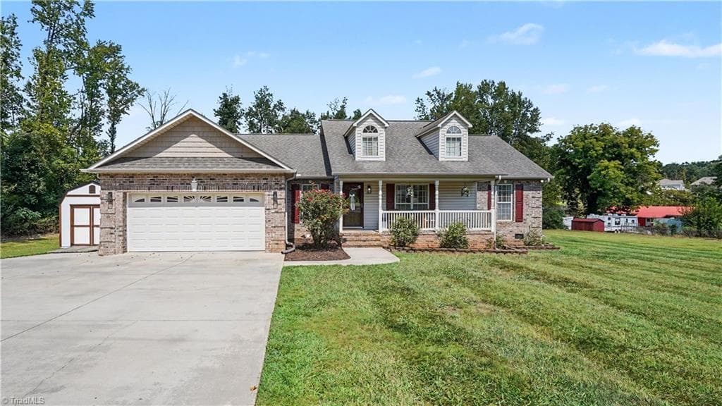 Stick/Site Built at 504 Evergreen Trail, Thomasville NC 27360, photo 3 of 40