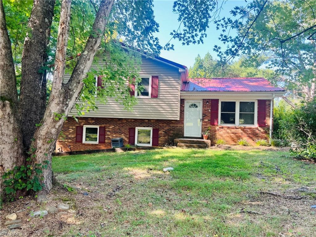 Stick/Site Built at 270 Woodcreek Drive, Mount Airy NC 27030, Mount Airy, photo 11 of 12