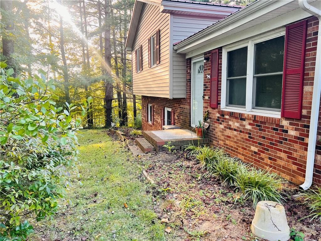 Stick/Site Built at 270 Woodcreek Drive, Mount Airy NC 27030, Mount Airy, photo 5 of 12