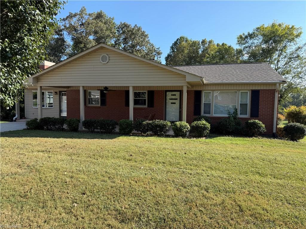 1516 W Fairfield Drive, Mount Airy NC 27030