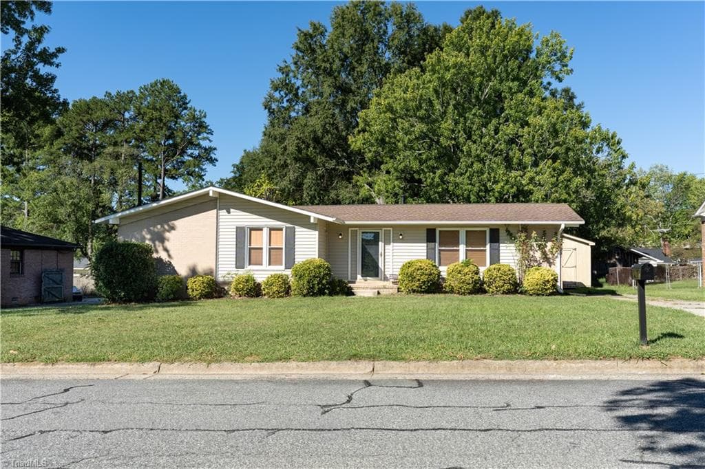 3006 Saxon Place, Greensboro NC 27406