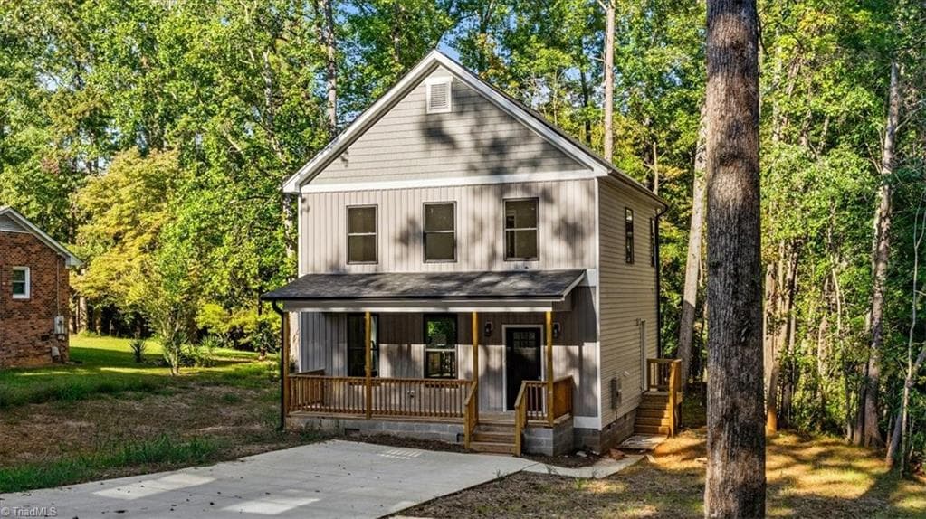 Stick/Site Built at 215 Carriage Loop, Burlington NC 27217, photo 2 of 35