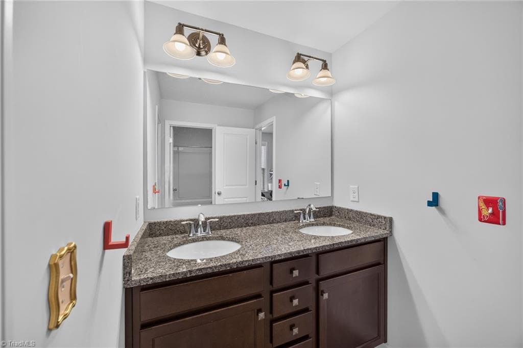 Stick/Site Built at 2460 Dog Leg Drive, Winston-Salem NC 27103, Winston-Salem, photo 28 of 36