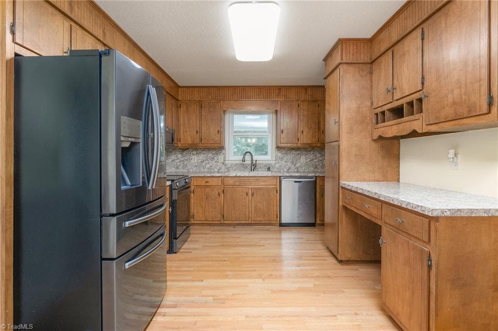 Stick/Site Built at 914 Ferndale Drive, Thomasville NC 27360, photo 12 of 33