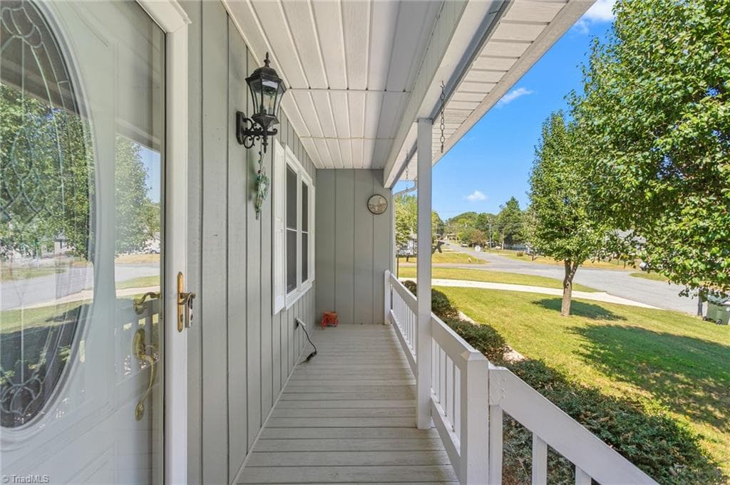 Stick/Site Built at 914 Ferndale Drive, Thomasville NC 27360, photo 5 of 33