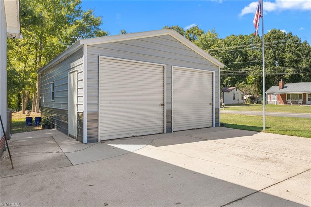 Stick/Site Built at 914 Ferndale Drive, Thomasville NC 27360, photo 31 of 33