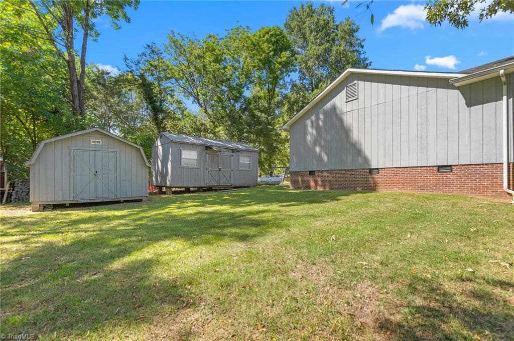 Stick/Site Built at 914 Ferndale Drive, Thomasville NC 27360, photo 29 of 33