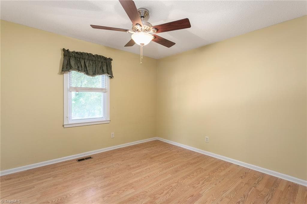 Stick/Site Built at 914 Ferndale Drive, Thomasville NC 27360, photo 25 of 33