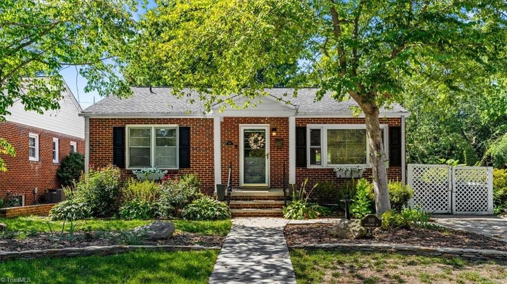 110 Mayflower Drive, Greensboro NC 27403