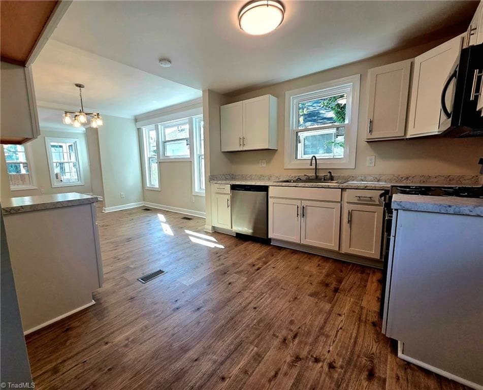 Stick/Site Built at 910 Dillard Street, Greensboro NC 27403, photo 6 of 27