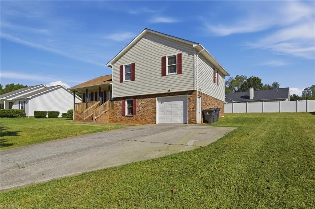 Stick/Site Built at 3709 Signet Drive, Winston-Salem NC 27101, Winston-Salem, photo 2 of 30