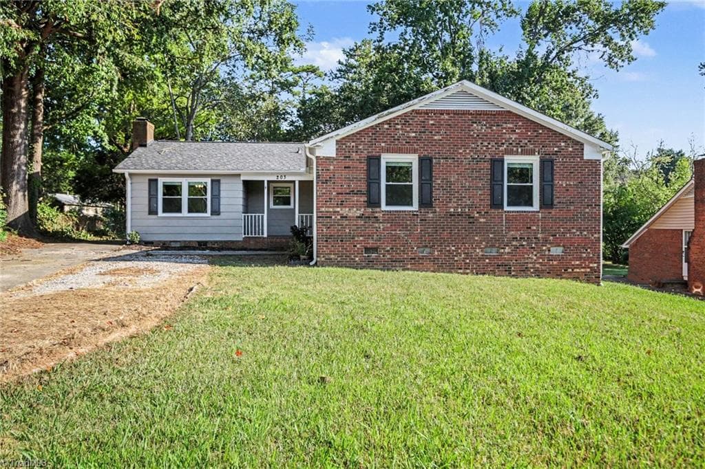 Stick/Site Built at 203 Cheltenham Drive, Winston-Salem NC 27103, photo 2 of 22