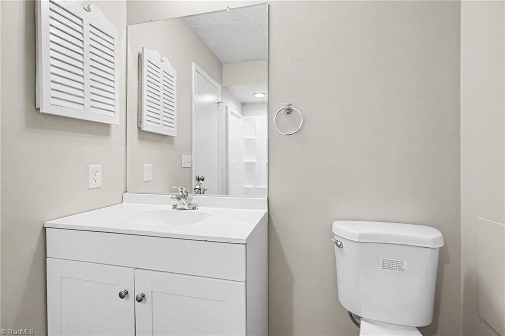 Stick/Site Built at 203 Cheltenham Drive, Winston-Salem NC 27103, Winston-Salem, photo 14 of 17