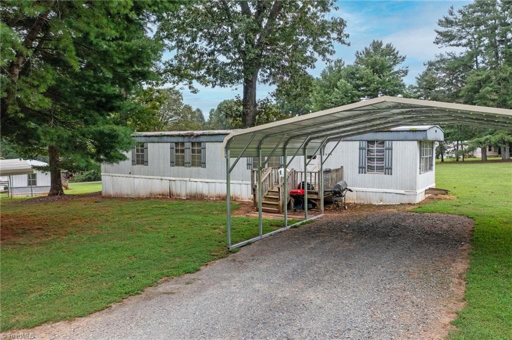 Manufactured Home at 7410 Olin Road, Pfafftown NC 27040, photo 8 of 32