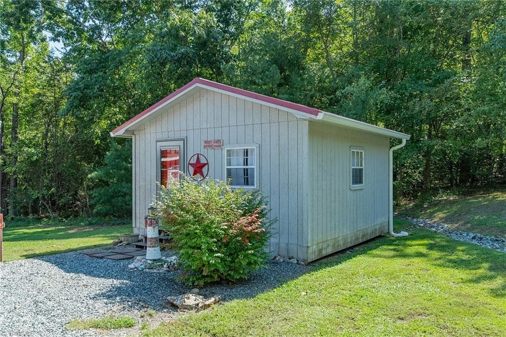 Stick/Site Built at 7296 E OLD US HIGHWAY 64, Lexington NC 27292, Lexington, photo 29 of 37