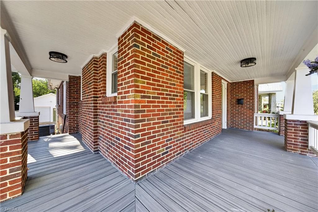 Stick/Site Built at 440 Granville Drive SW, Winston-Salem NC 27101, Winston-Salem, photo 4 of 41