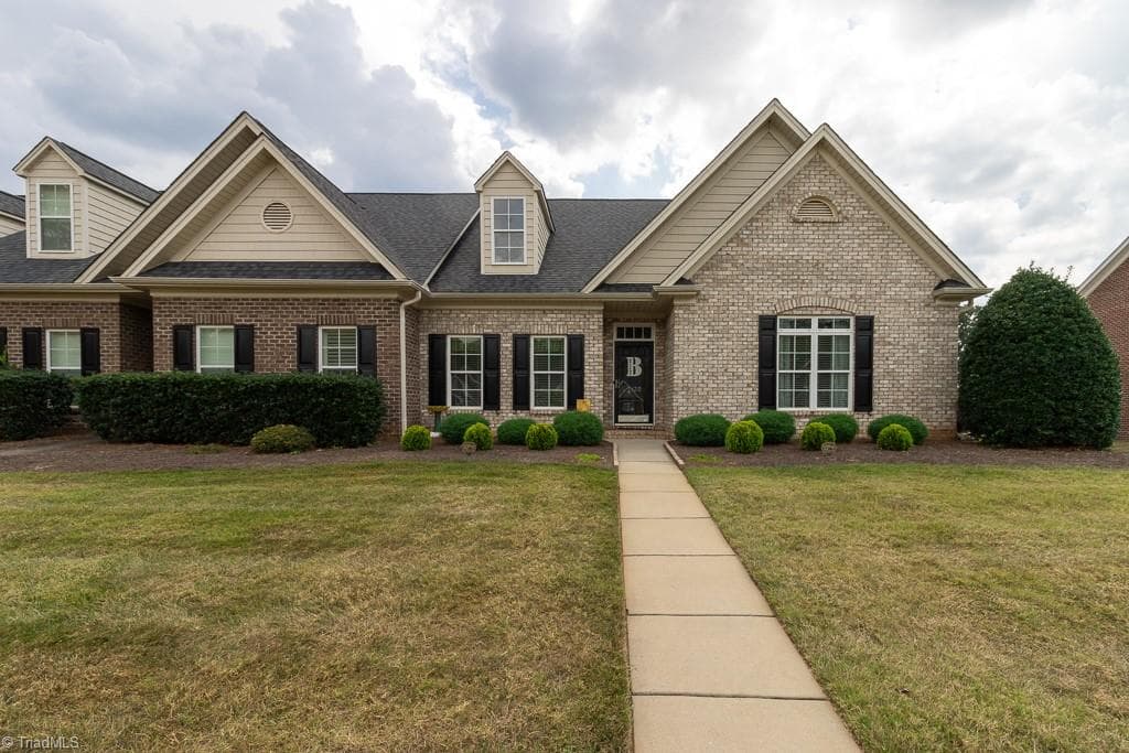1430 Crestlawn Trail, Pfafftown NC 27040