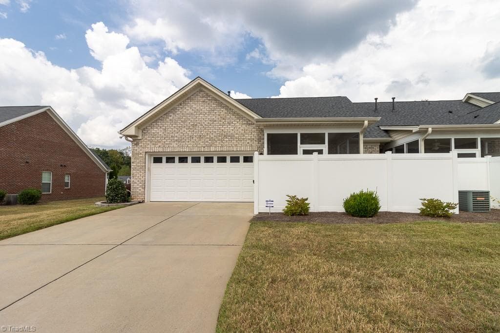 Stick/Site Built at 1430 Crestlawn Trail, Pfafftown NC 27040, photo 4 of 26