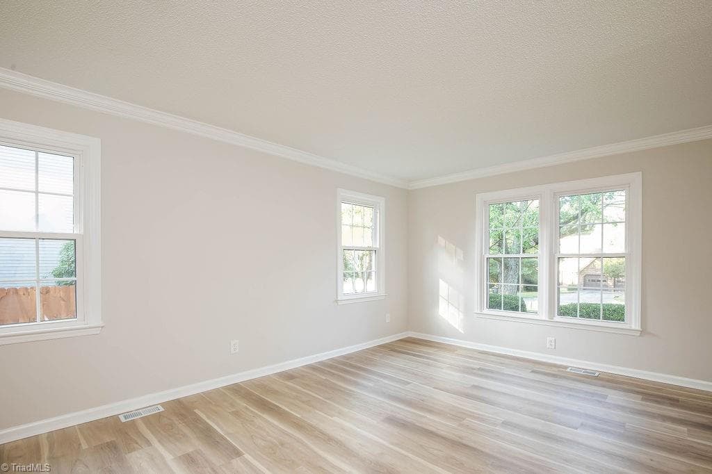 Stick/Site Built at 4302 Oak Hollow Drive, High Point NC 27265, photo 13 of 32