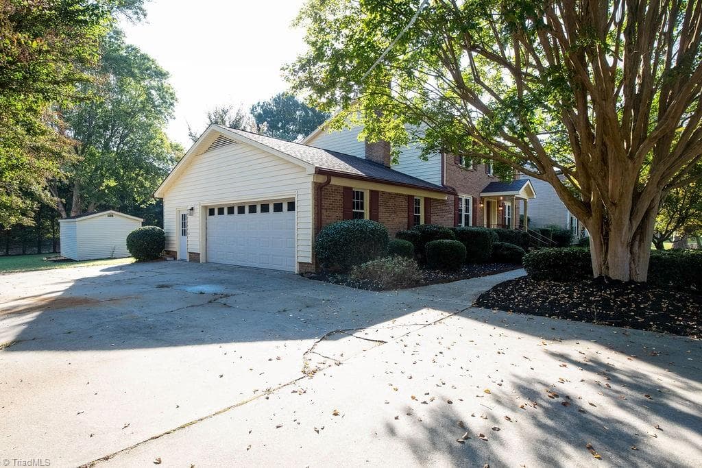 Stick/Site Built at 4302 Oak Hollow Drive, High Point NC 27265, photo 31 of 32