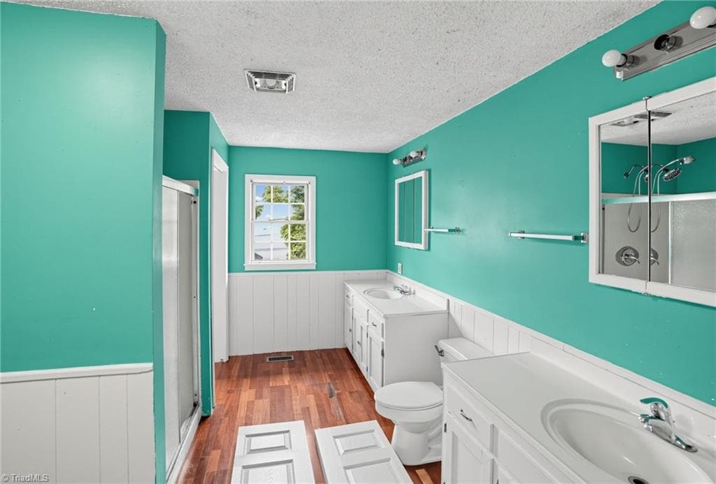 master bathroom - 862 Country Club Drive, State Road NC 28676, State Road