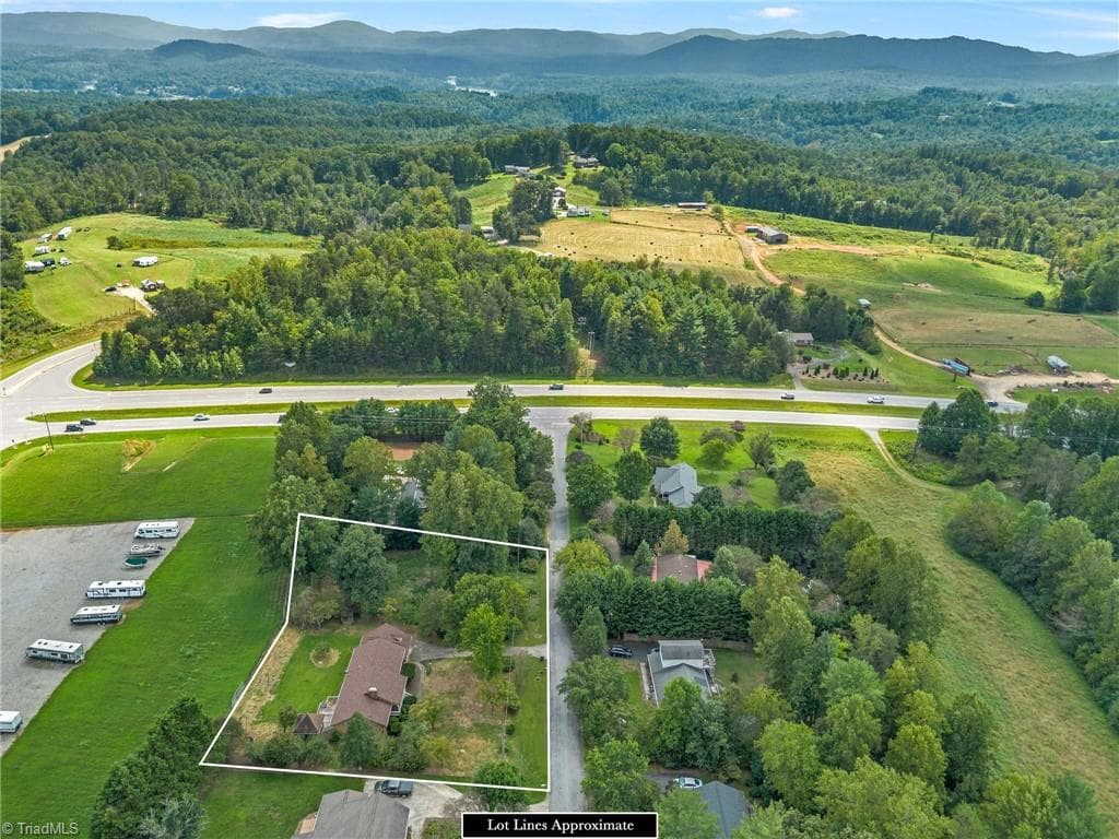 Stick/Site Built at 196 Lewis Fork Drive, Wilkesboro NC 28697, Wilkesboro, photo 7 of 84