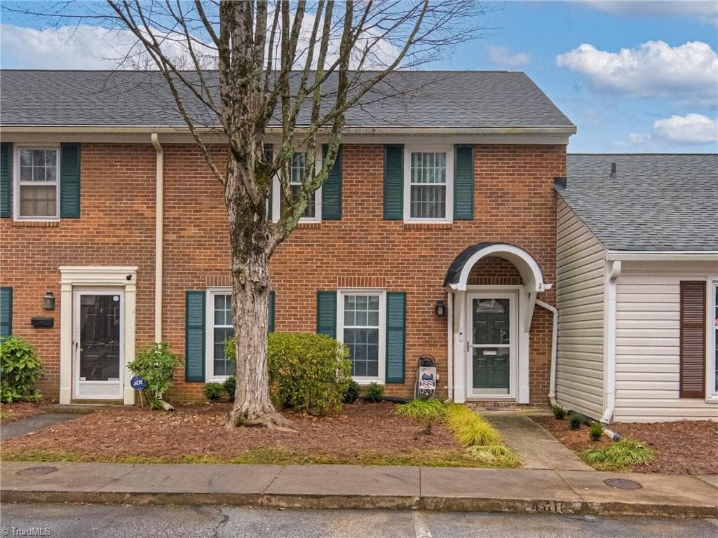 Stick/Site Built at 4010 Huntingreen Lane # D, Winston-Salem NC 27106, photo 2 of 34