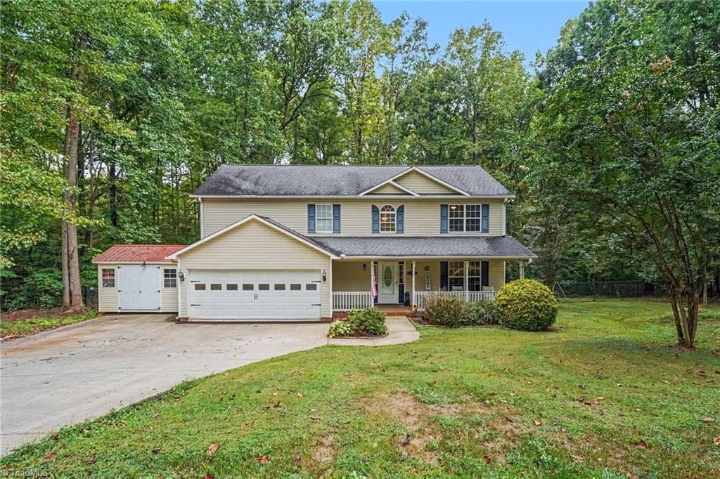 215 Blakes Court, Thomasville NC 27360