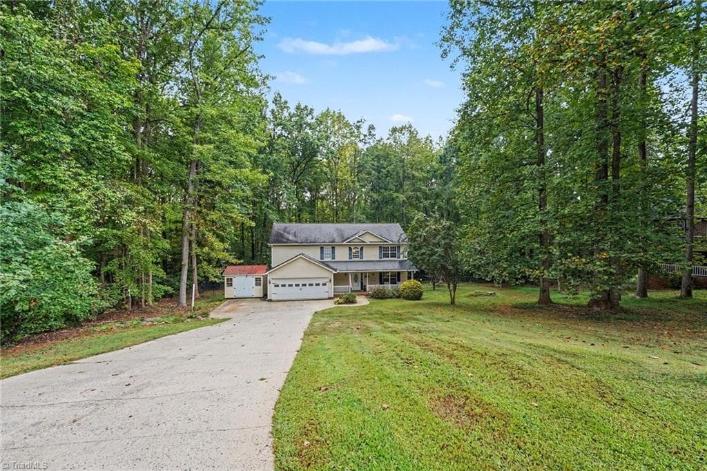 Stick/Site Built at 215 Blakes Court, Thomasville NC 27360, Thomasville, photo 8 of 24
