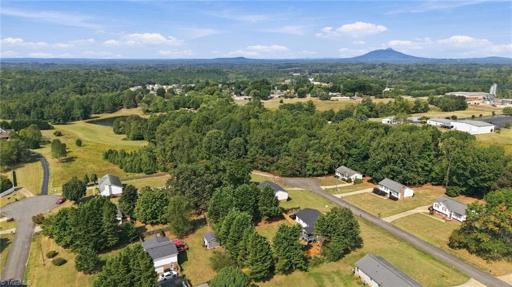 Single Family Residence at 3337 Coventry Forest Lane, King NC 27021, photo 3 of 17