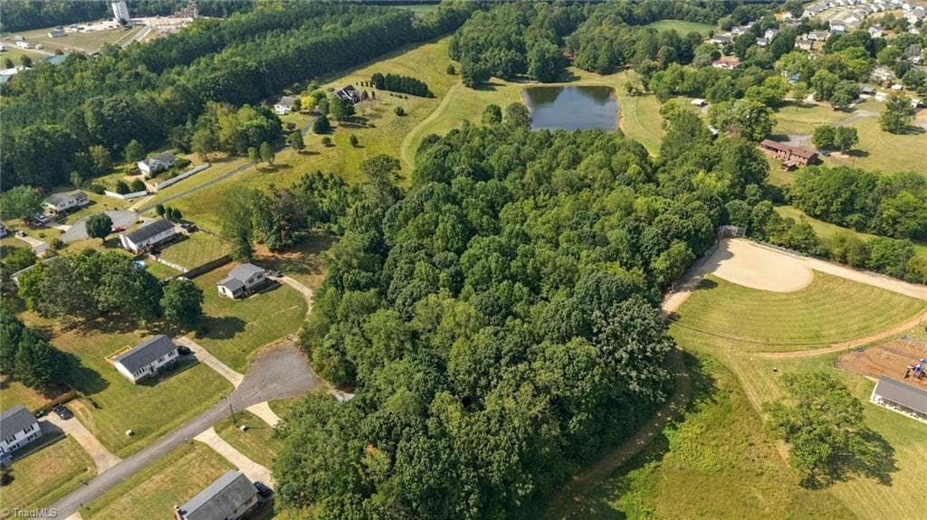 Single Family Residence at 3337 Coventry Forest Lane, King NC 27021, photo 5 of 17