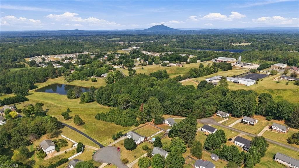 Single Family Residence at 3337 Coventry Forest Lane, King NC 27021, photo 9 of 17