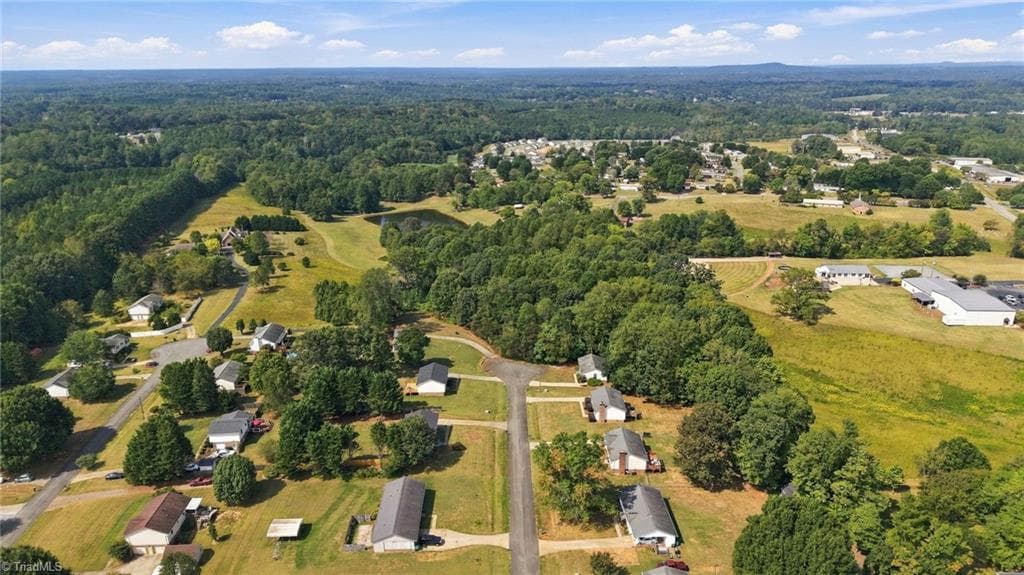 Single Family Residence at 3337 Coventry Forest Lane, King NC 27021, photo 10 of 17
