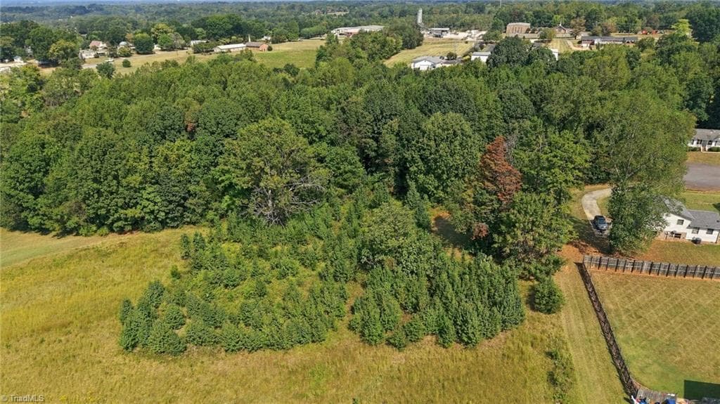 Single Family Residence at 3337 Coventry Forest Lane, King NC 27021, photo 15 of 17