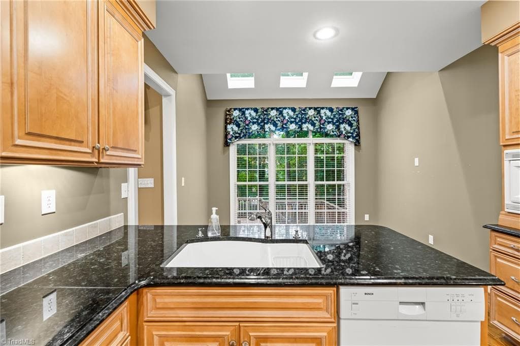 Stick/Site Built at 3940 Newport Court, High Point NC 27265, High Point, photo 19 of 74