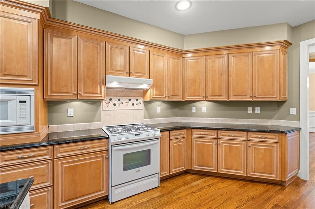 Stick/Site Built at 3940 Newport Court, High Point NC 27265, High Point, photo 21 of 74