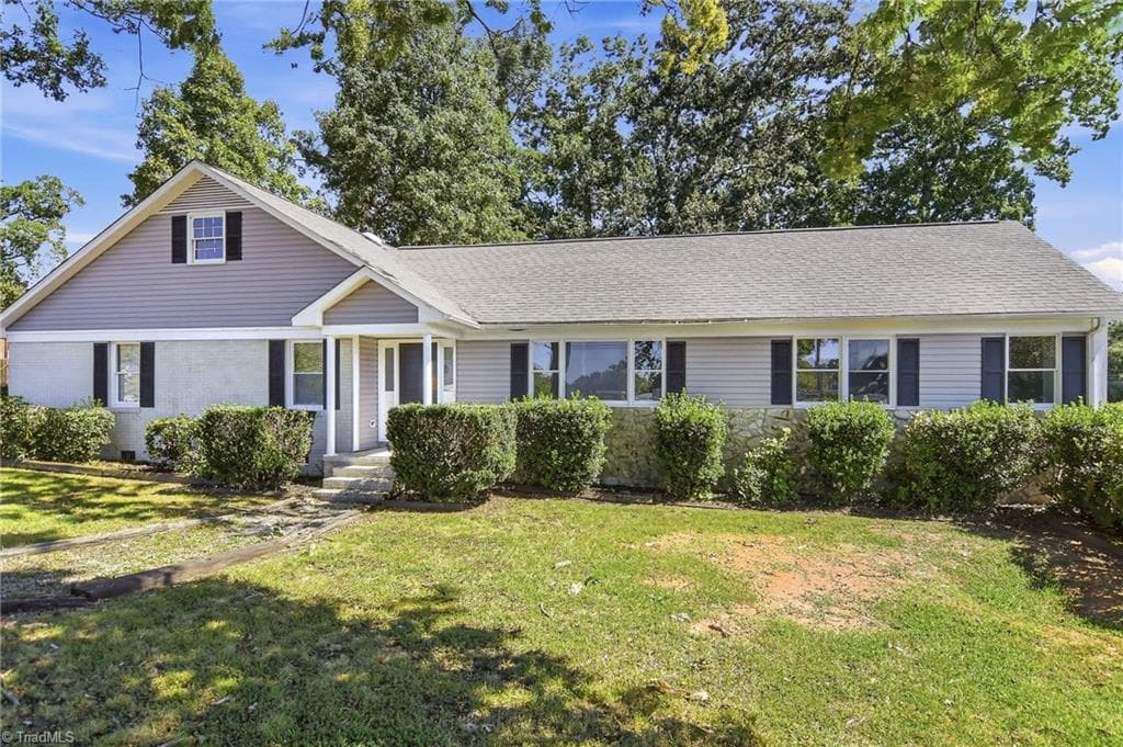 1233 Guilford College Road, Jamestown NC 27282