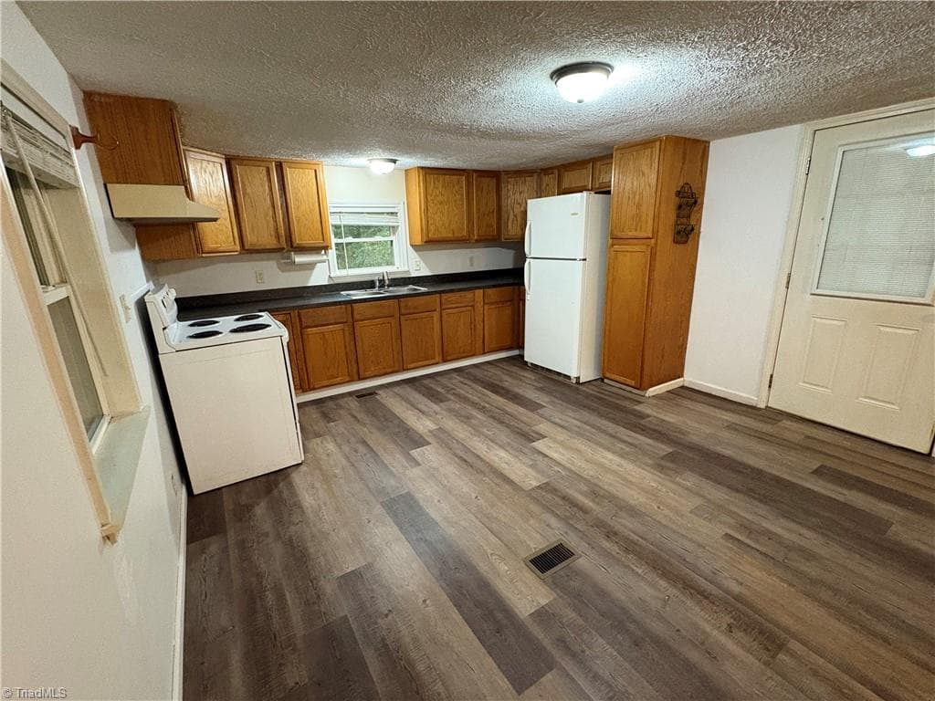 Manufactured Home at 329 Graystone Road, Mount Airy NC 27030, photo 13 of 19