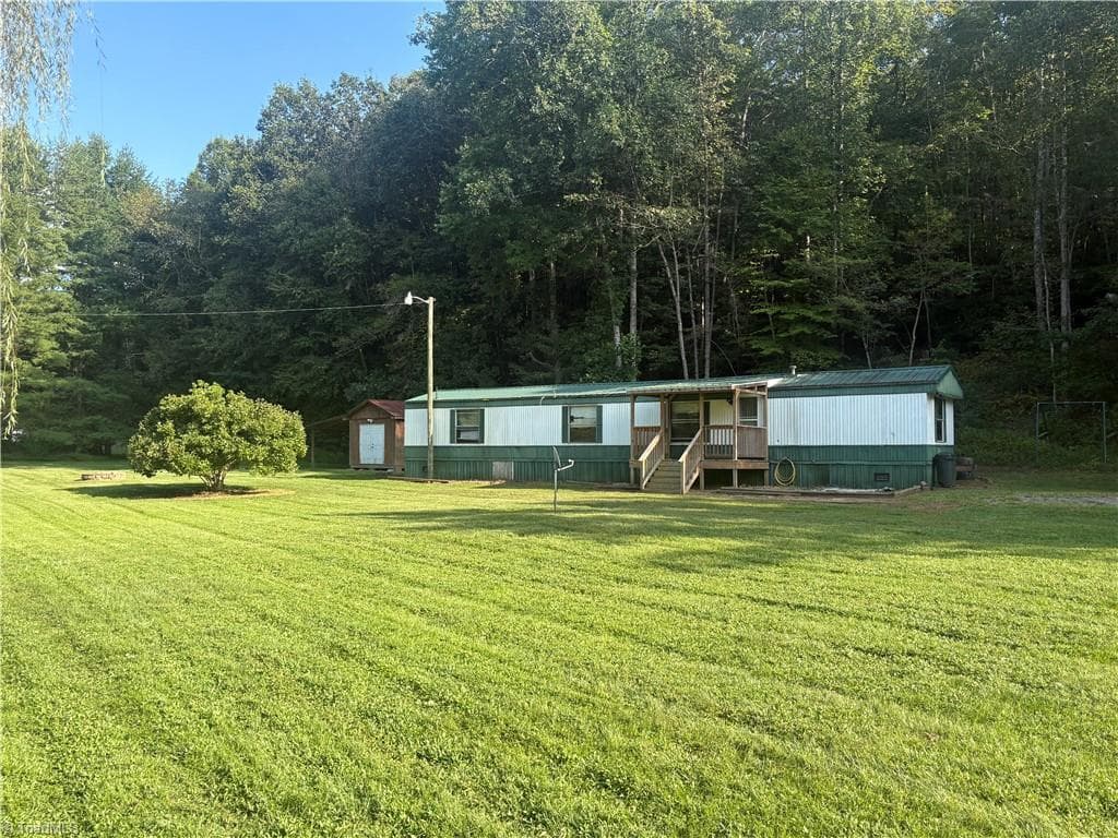 Manufactured Home at 329 Graystone Road, Mount Airy NC 27030, photo 4 of 19