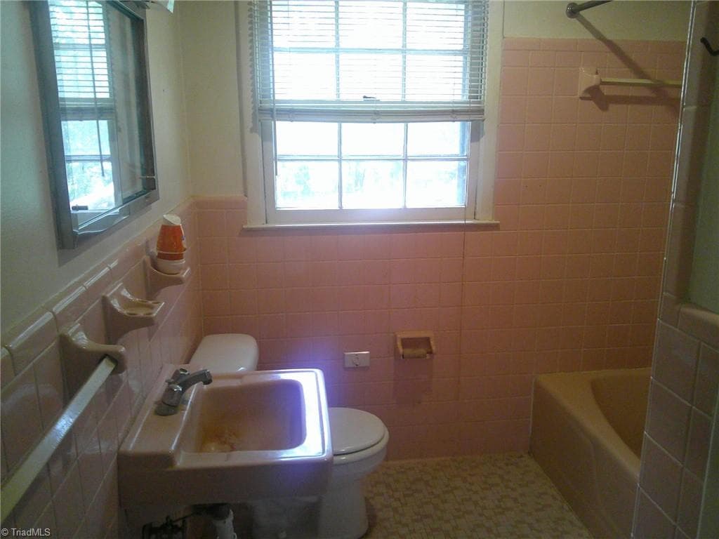 Stick/Site Built at 320 E Vandalia Road, Greensboro NC 27406, photo 11 of 15