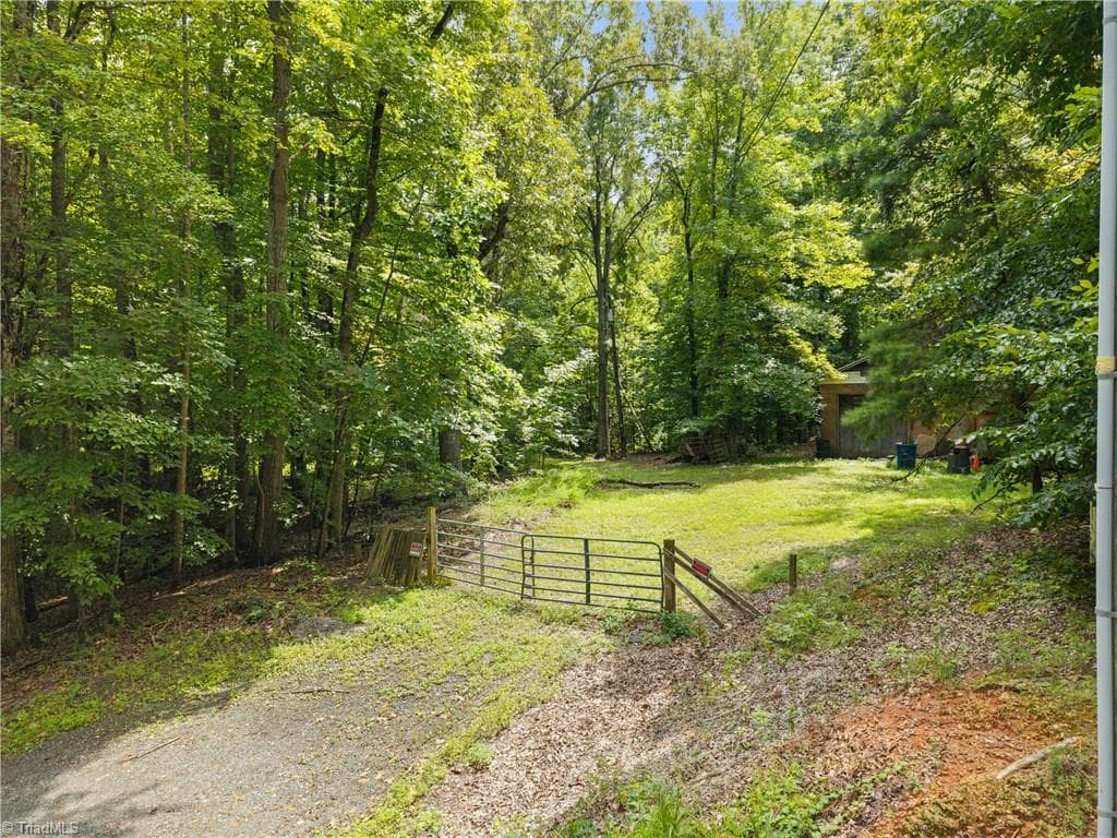 955 Valleystream Road, Winston-Salem NC 27104