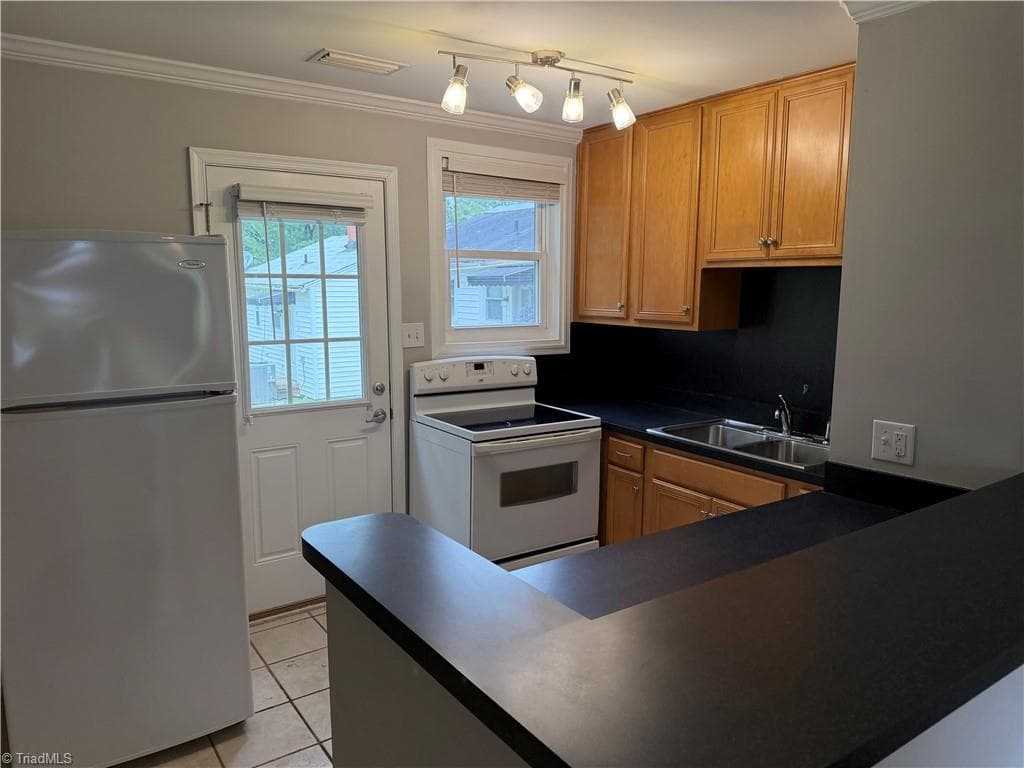 Stick/Site Built at 1828 Villa Drive, Greensboro NC 27403, Greensboro, photo 11 of 36