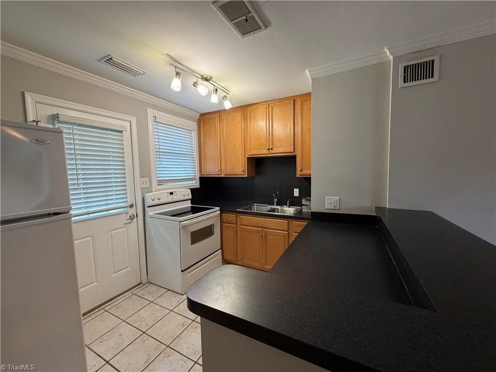 Stick/Site Built at 1828 Villa Drive, Greensboro NC 27403, Greensboro, photo 13 of 36
