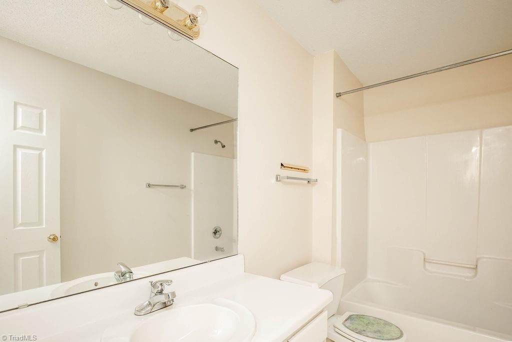 Stick/Site Built at 2680 Ingleside Drive # 2B, High Point NC 27265, High Point, photo 13 of 28