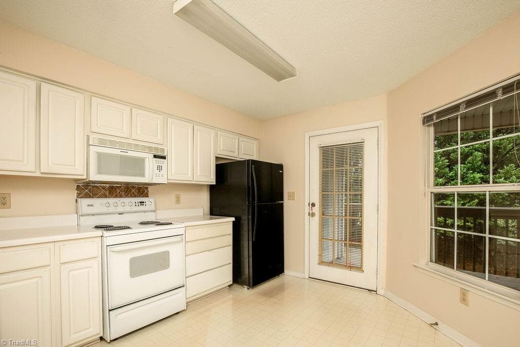 Stick/Site Built at 2680 Ingleside Drive # 2B, High Point NC 27265, High Point, photo 9 of 28