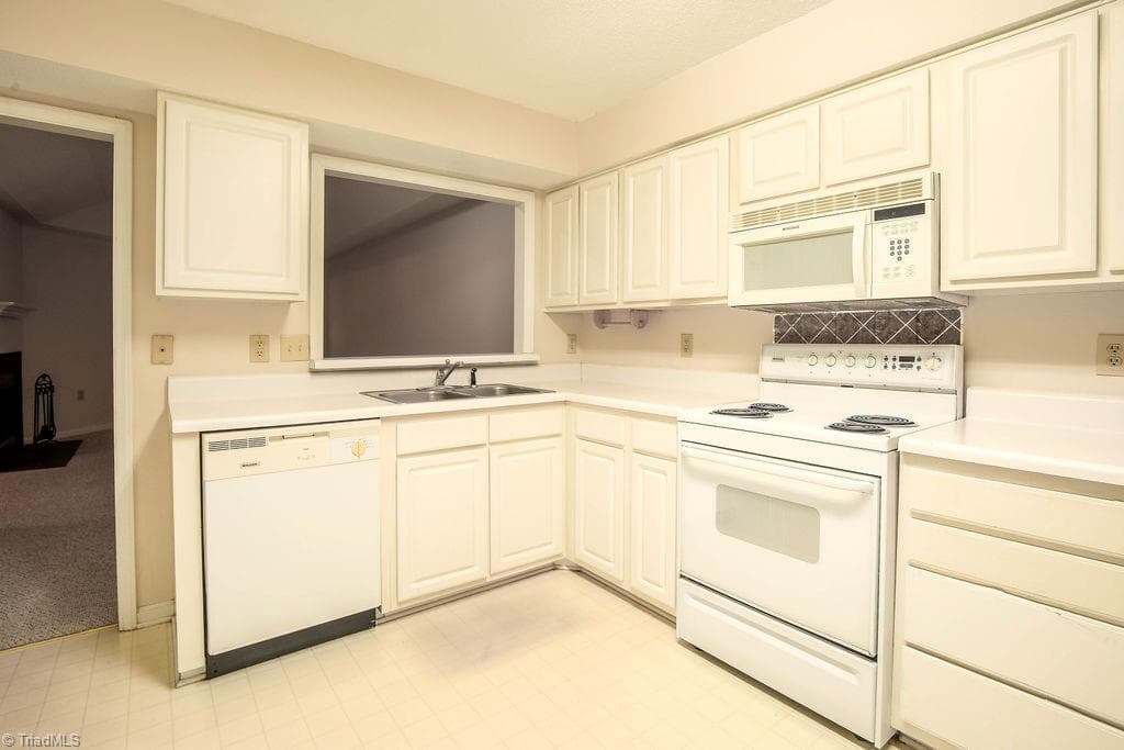 Stick/Site Built at 2680 Ingleside Drive # 2B, High Point NC 27265, High Point, photo 7 of 28