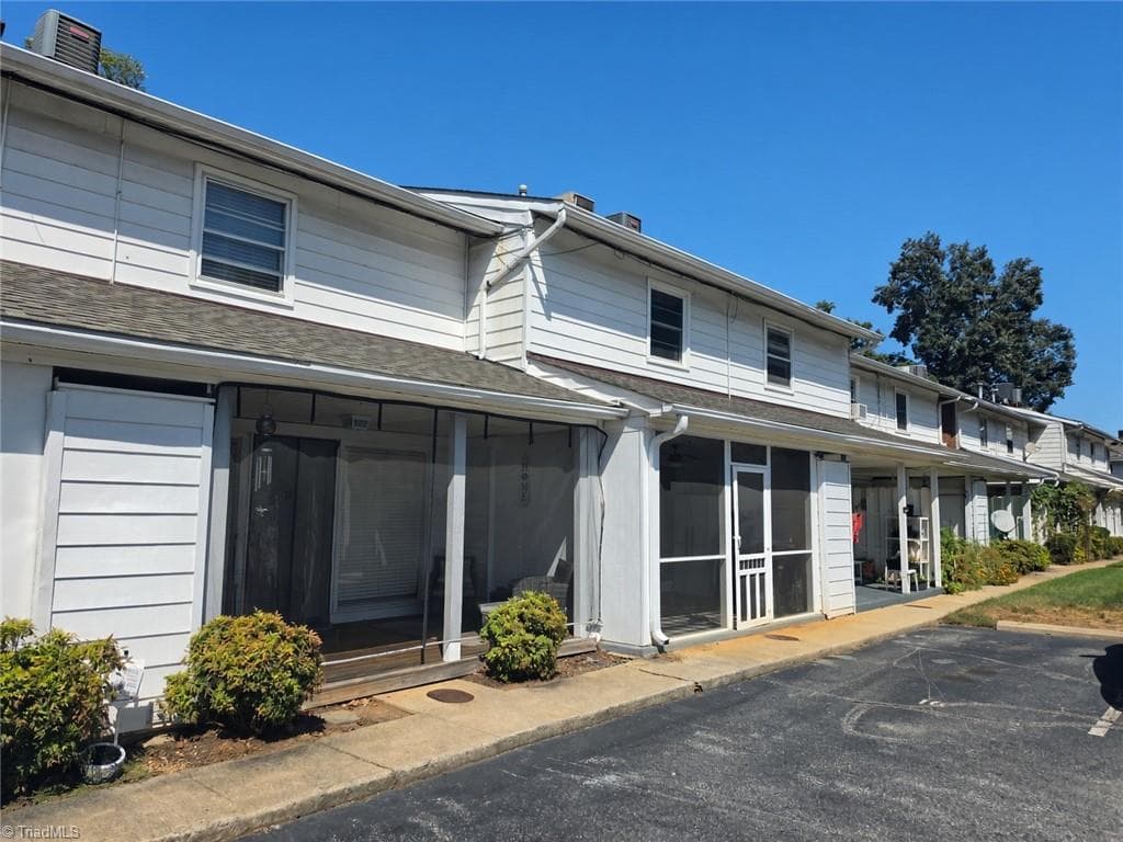 Stick/Site Built at 101 Oxford Place # 17, High Point NC 27262, High Point, photo 9 of 38