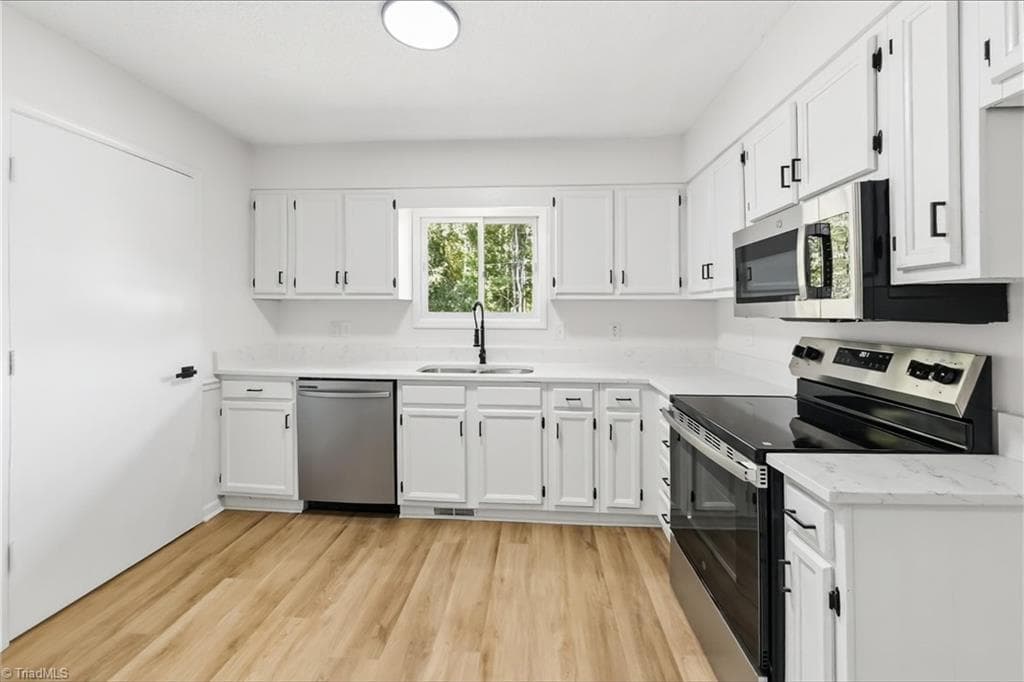 Stick/Site Built at 4103 Hickory Tree Lane, Greensboro NC 27405, photo 6 of 16