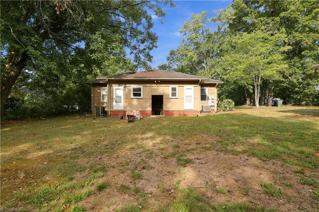 Duplex at 5038 Pinewood Drive, Winston-Salem NC 27106, Winston-Salem, photo 43 of 62